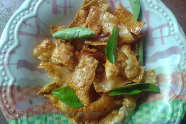 Pappadam mezhukku puratti (Papad stir fry)