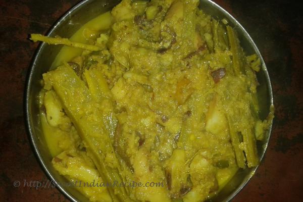 Chakka kuru muringakol curry (Jackfruit seed and drumstick curry)