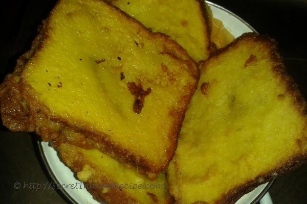 Bread mukki porichathu (Sweet bread pakoda or bread fritters)