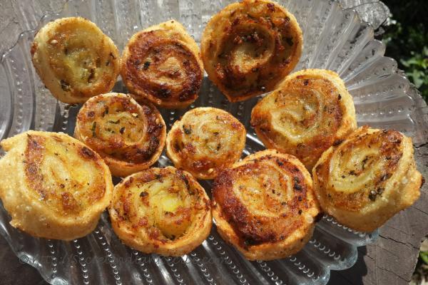 photo of pinwheel samosa