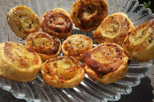photo of pinwheel samosa