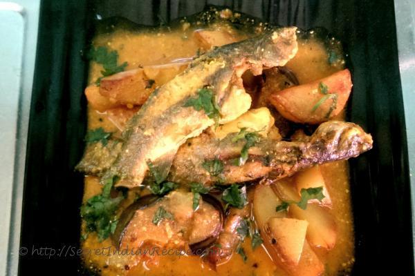 photo of begun tangra (brinjal and tangra fish curry)