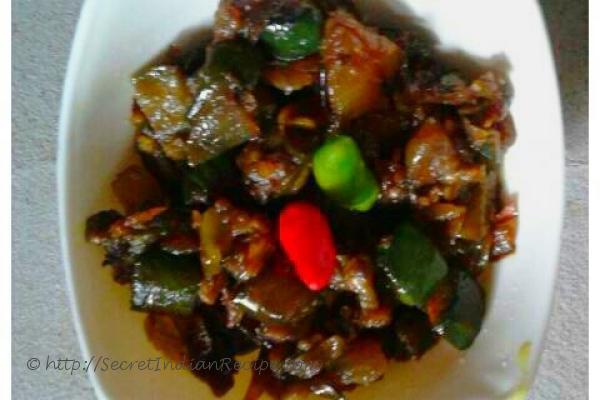 photo of macher tel diye begun (brinjal with fish fat or fish liver)