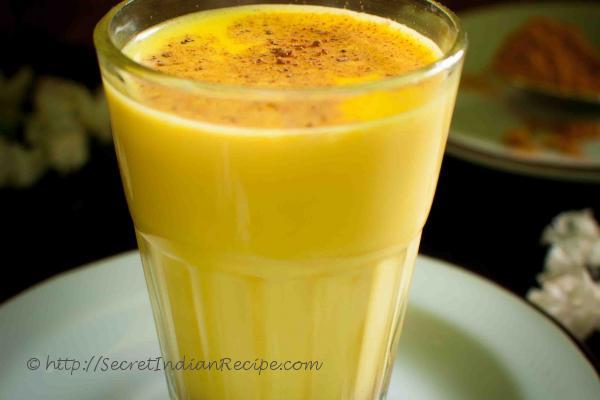 photo of golden mylk/turmeric latte