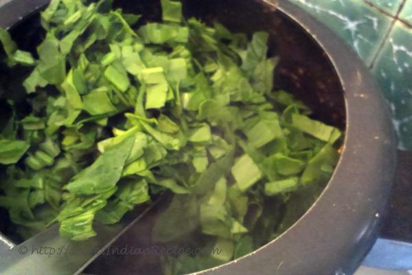 photo of mutton aur palak (mutton in spinach gravy)