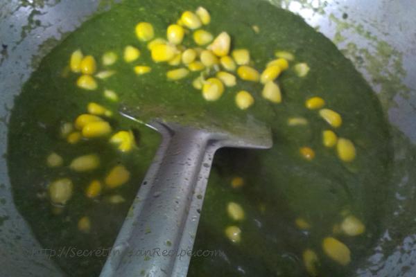 photo of corn palak (corn and spinach curry)