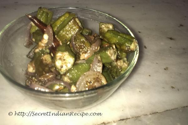 photo of piyazi bhindi (fried ladies finger with onion)