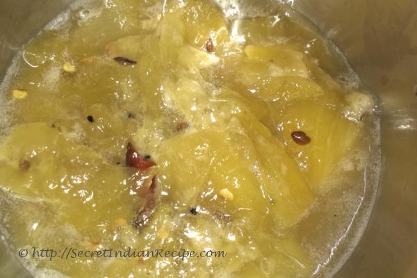 Kacche aam ki khati meethi chutney