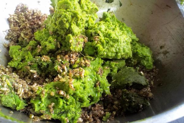 photo of ummi (green pea dumplings for snack)