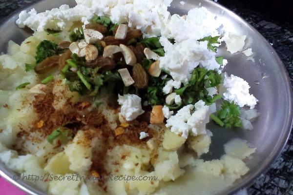 photo of malai kofta in white gravy (cottage cheese and potato dumplings in cashew gravy)