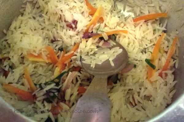photo of palak, gajar aur shimla ka pulao(spinach, carrot and capsicum rice)