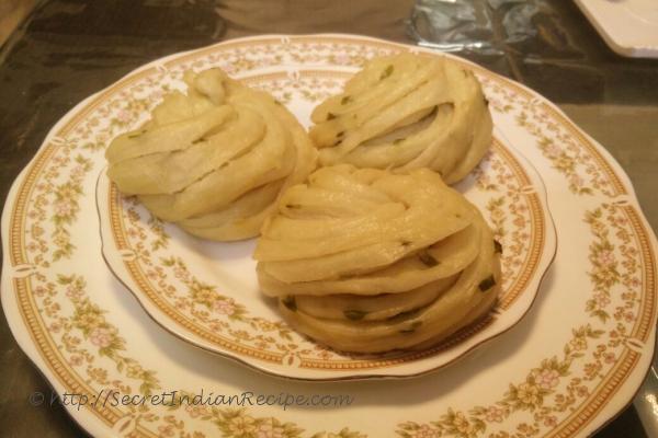 photo of steamed scallions flower buns