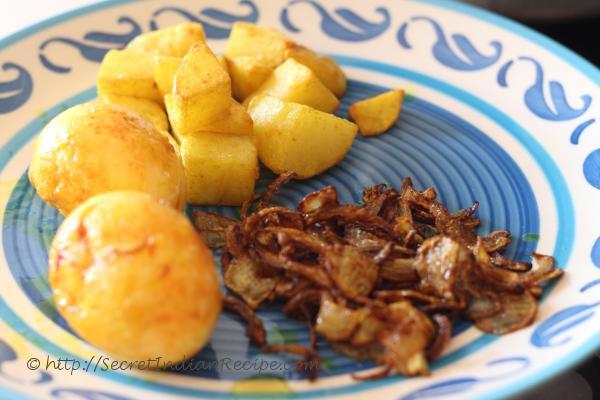photo of fried eggs and potatoes