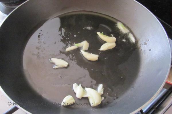 photo of garlic being fried