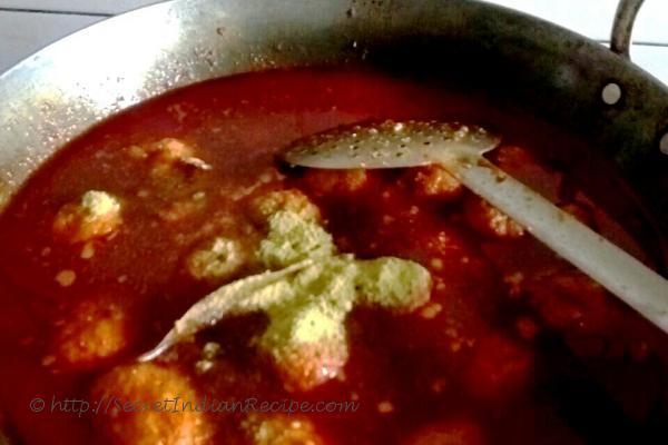 photo of kashmiri dum aloo
