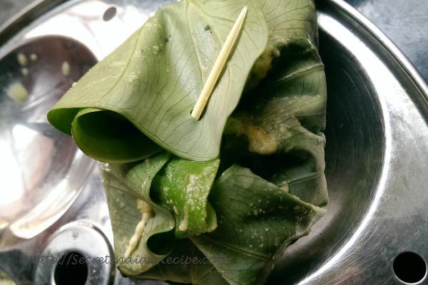 photo of patrani aloo wraps (steamed spicy potato in colcassia wraps)