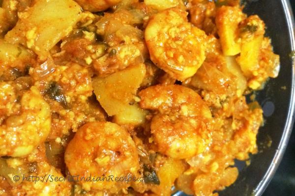 photo of prawn potato karahi zhatpat (quick prawn and potato curry)