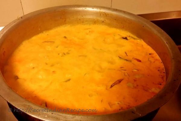 photo of konjum paccha maangayum thenga aracha curry