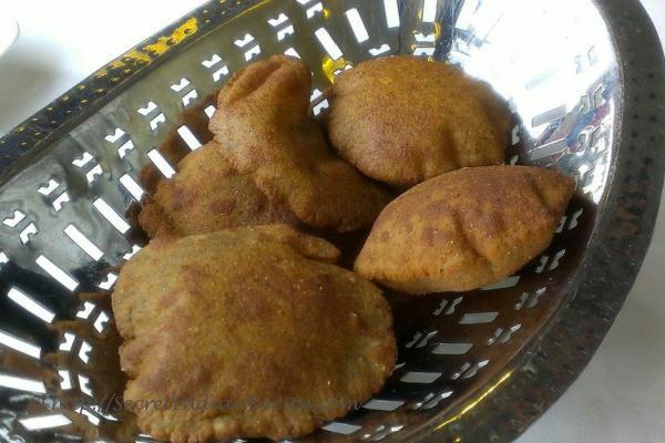 picture of Upwas Ki Poori ( Fluffy Indian fried bread prepared during fasting)