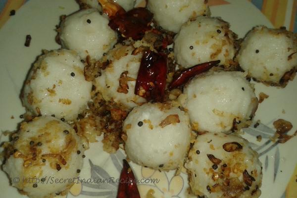 Ammini kozhukkatai (Mini steamed rice dumpling with seasoning)