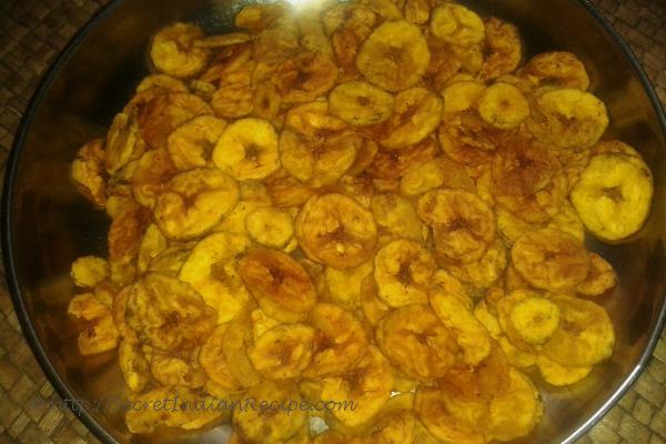 Pachkkaya varuthathu /Kaya upperi (Raw Banana chips/Plantain chips)