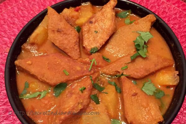 Dhokar Dalna (Fried Lentil Cakes in Bengali curry) 