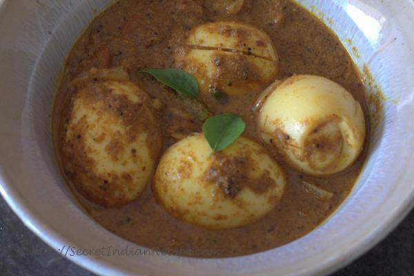 photo of varatharacha motta curry