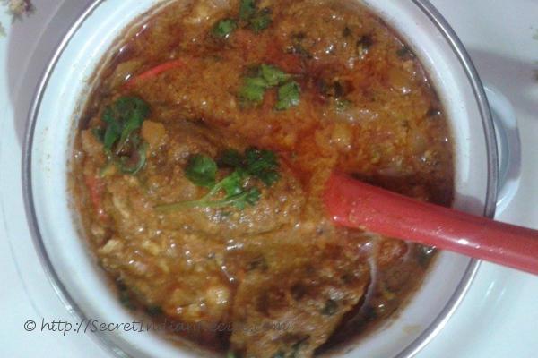 Urundai kari Kuzhambu - Minced meat ball gravy