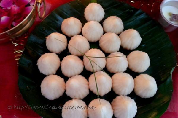 photo of ukdiche modak (steamed coconut dessert)
