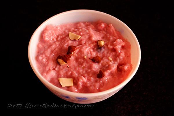 photo of strawberry phirni