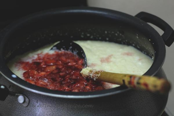 photo of strawberry phirni cooking