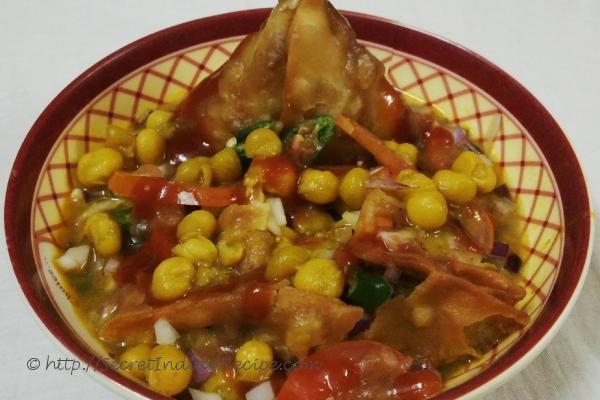 photo of Samosa ghugni chaat (final presentation)