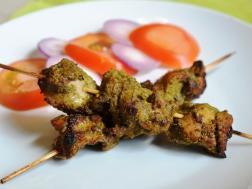Photo of Green chicken tikka (Succulent chicken grilled to perfection)